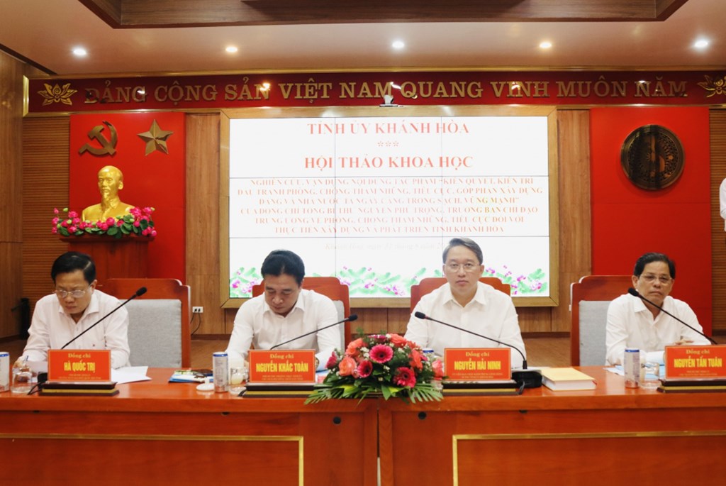Tiếp tục nâng cao chất lượng công tác nghiên cứu khoa học của các cơ quan tham mưu, giúp việc Tỉnh ủy Khánh Hòa